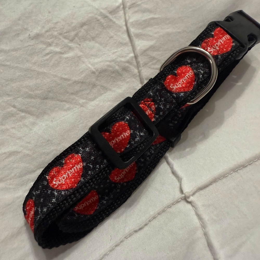 Supreme heart love dog collar sized medium luxury fashion hip hop nyc style luxe
